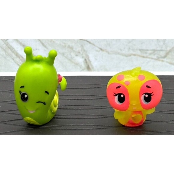 Hatchimals CollEGGtibles Lot Of 24 Assorted Figures in Blue Egg Cartons No Dups - Picture 11 of 16